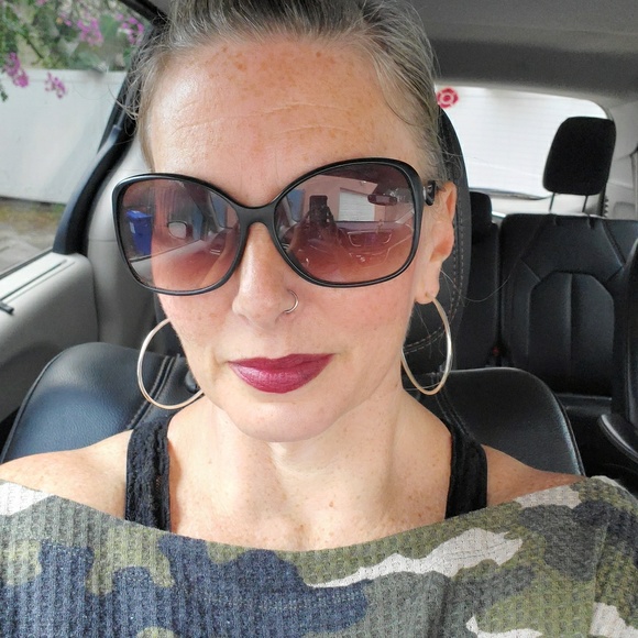 Meet your Posher, Jenifer - Picture 1 of 1